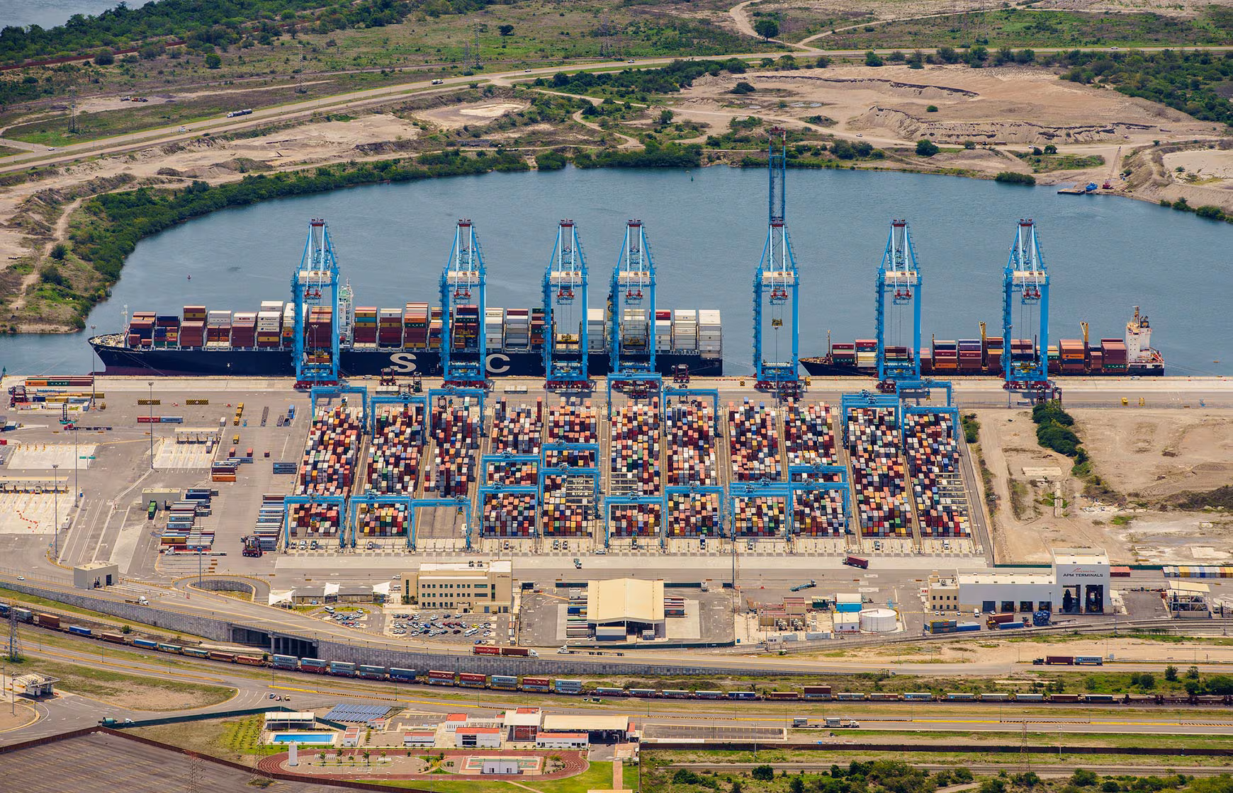 Puerto Lázaro Cárdenas II
